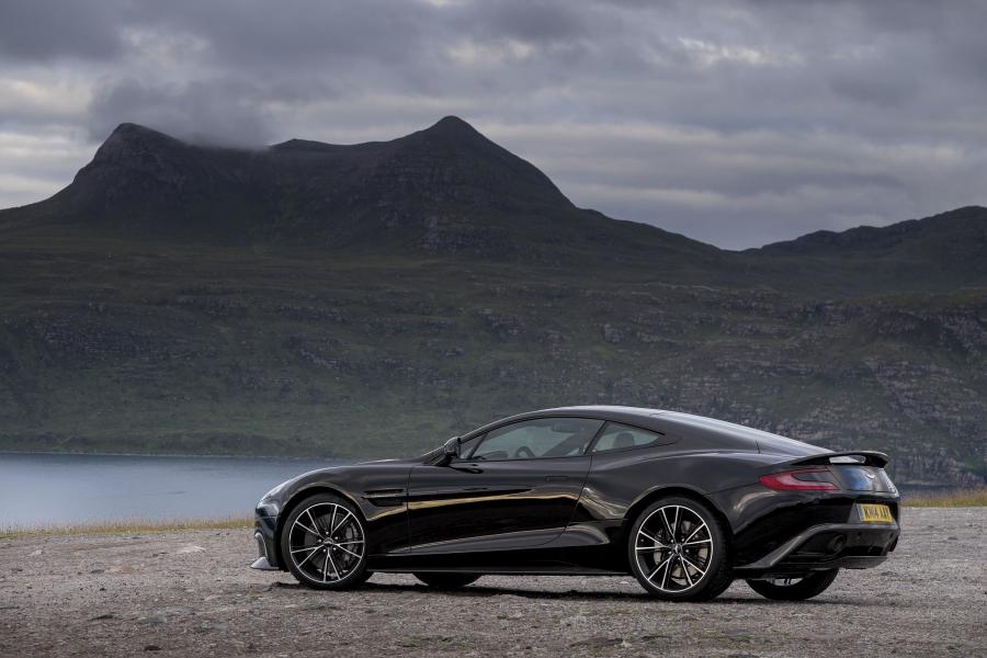  Aston Martin Vanquish Carbon Black 2014 года  (фото 29 из 30)